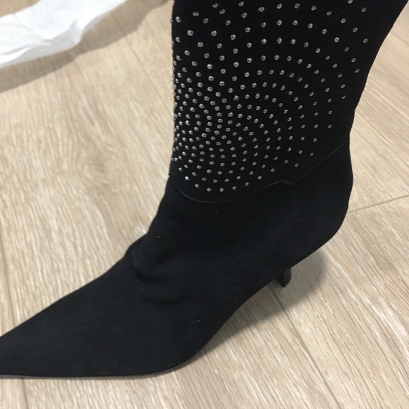 Booths - Picture 4 of 5